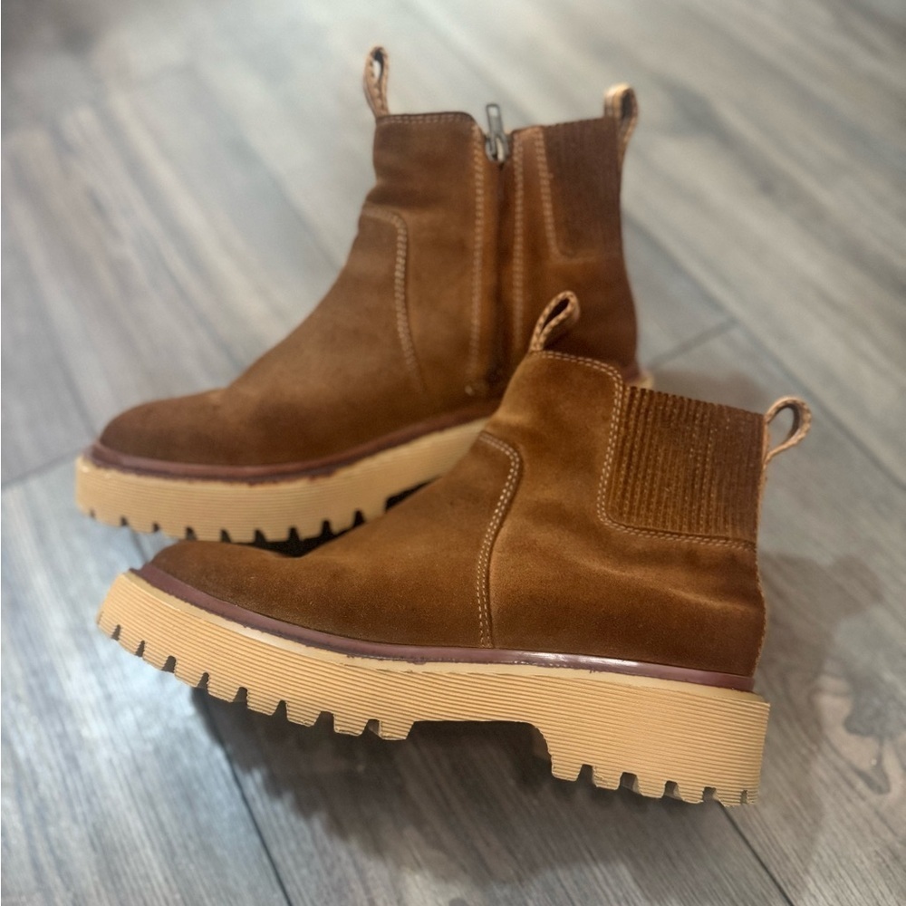 Madewell Brown Suede Lug Sole Chelsea Boots Size 7.5 Leather Zip Side